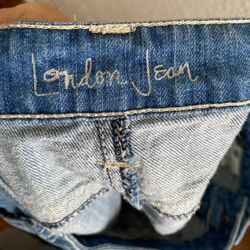 VTG Y2K London Jean Victoria's Secret Raw Hem Denim Shorts Size 6 Mid-Rise - Picture 3 of 4